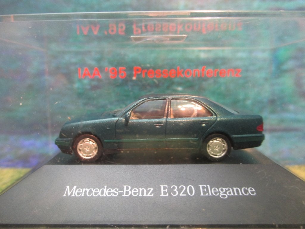 Mercedes Benz W210 E-320 Elegance IAA '95 Pressekonferenz, Hobby en Vrije tijd, Ophalen of Verzenden, Nieuw, Auto, Herpa
