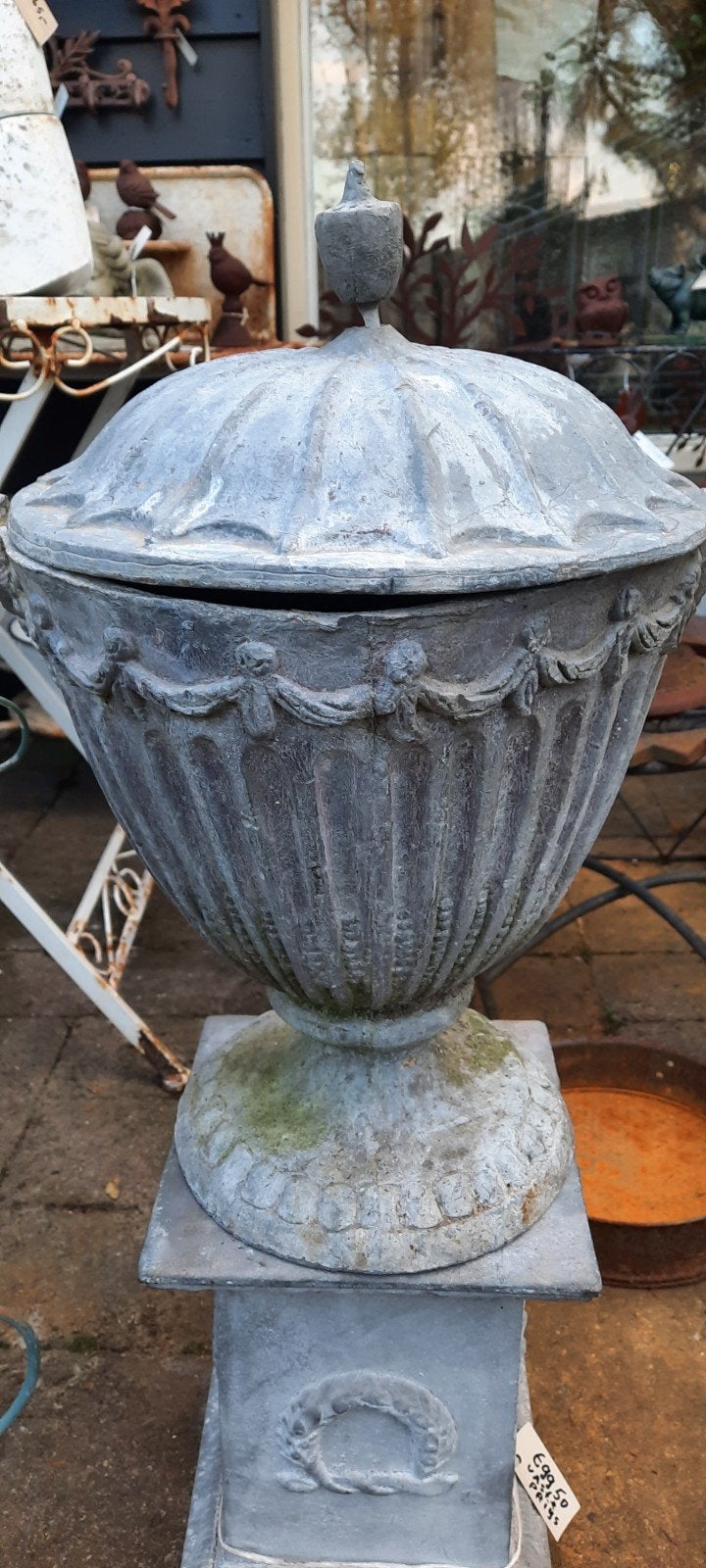 Grote loden urn op sokkel - Tuinvaas met deksel, Ophalen