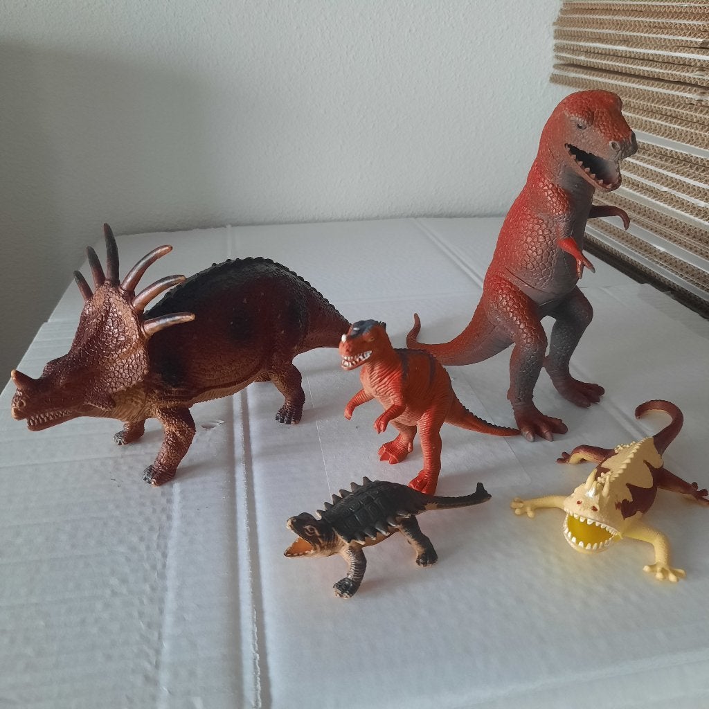 Verschillende dinosaurus, Ophalen of Verzenden, Zo goed als nieuw