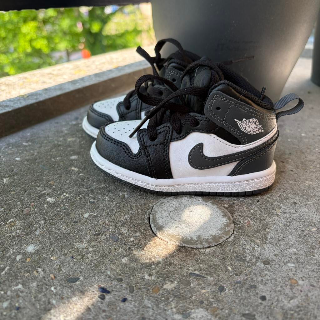 Air jordan one mid kids maat 21, Jongen of Meisje, Schoenen, Ophalen of Verzenden, Zo goed als nieuw