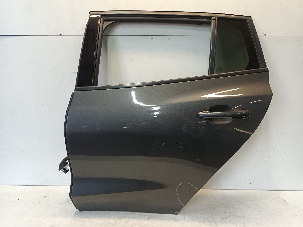 Portier links achter Ford Focus, Auto-onderdelen, Onderdelen@venauto.nl, Van der Ven Autorecycling B.V., Gebruikt, Ettenseweg 76, 4706 PB Roosendaal, The Netherlands