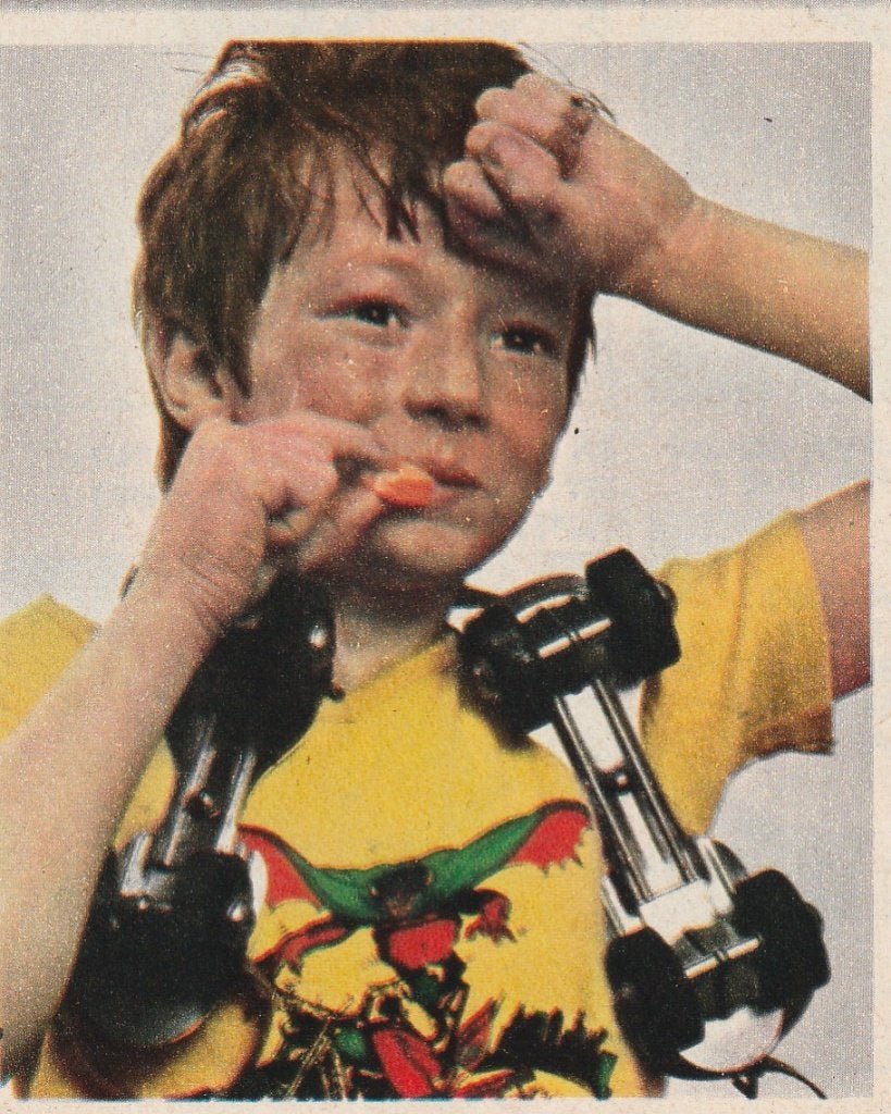 Retro reclame 1976 Opal Fruits jongetje met rolschaatsen, Verzamelen, Verzenden, Overige typen