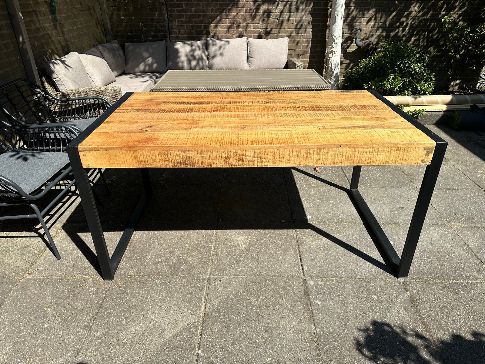 Robuuste eettafel van mangohout met metalen onderstel, Ophalen, 150 tot 200 cm, 200 cm of meer, Zo goed als nieuw