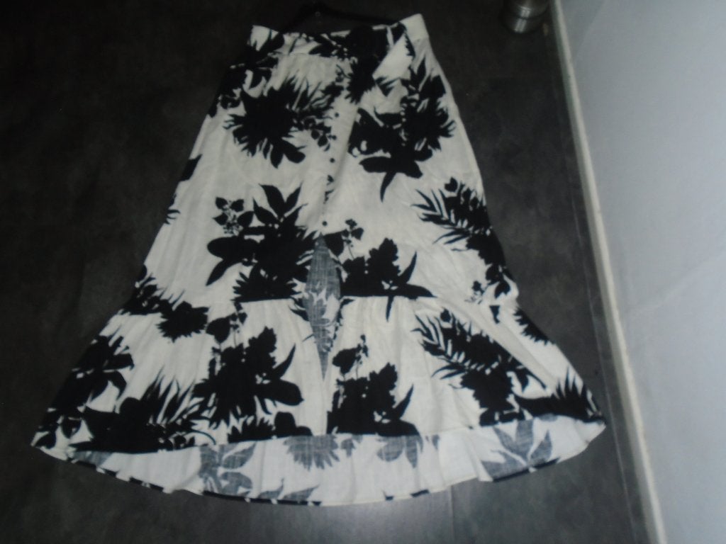 Zara Lange Zwart Wit Katoen Rok met bloemenprint maat L, Verzenden, Maat 42/44 (L), Zo goed als nieuw, Onder de knie