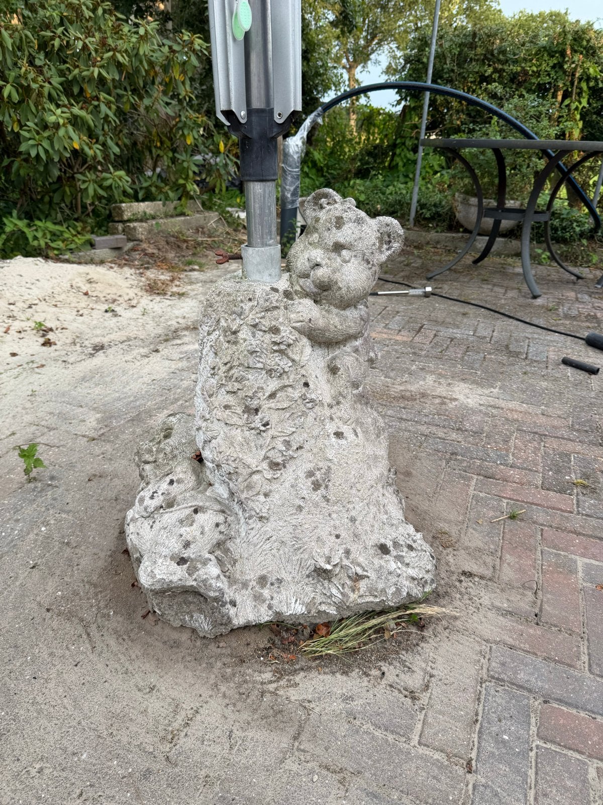 Betonnen Beeld: Beer met Boomstronk - Tuindecoratie, Ophalen, Gebruikt, Beton, Dierenbeeld