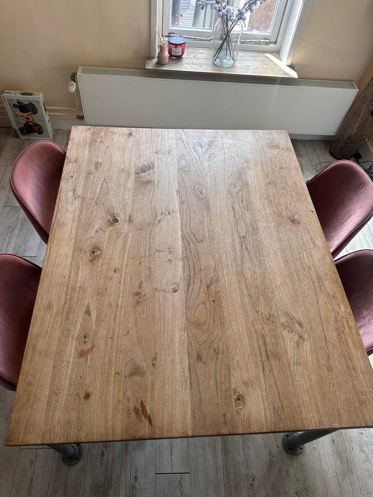 Robuuste eettafel met houten blad en metalen poten en 4chair, Ophalen, 100 tot 150 cm, Zo goed als nieuw, 150 tot 200 cm