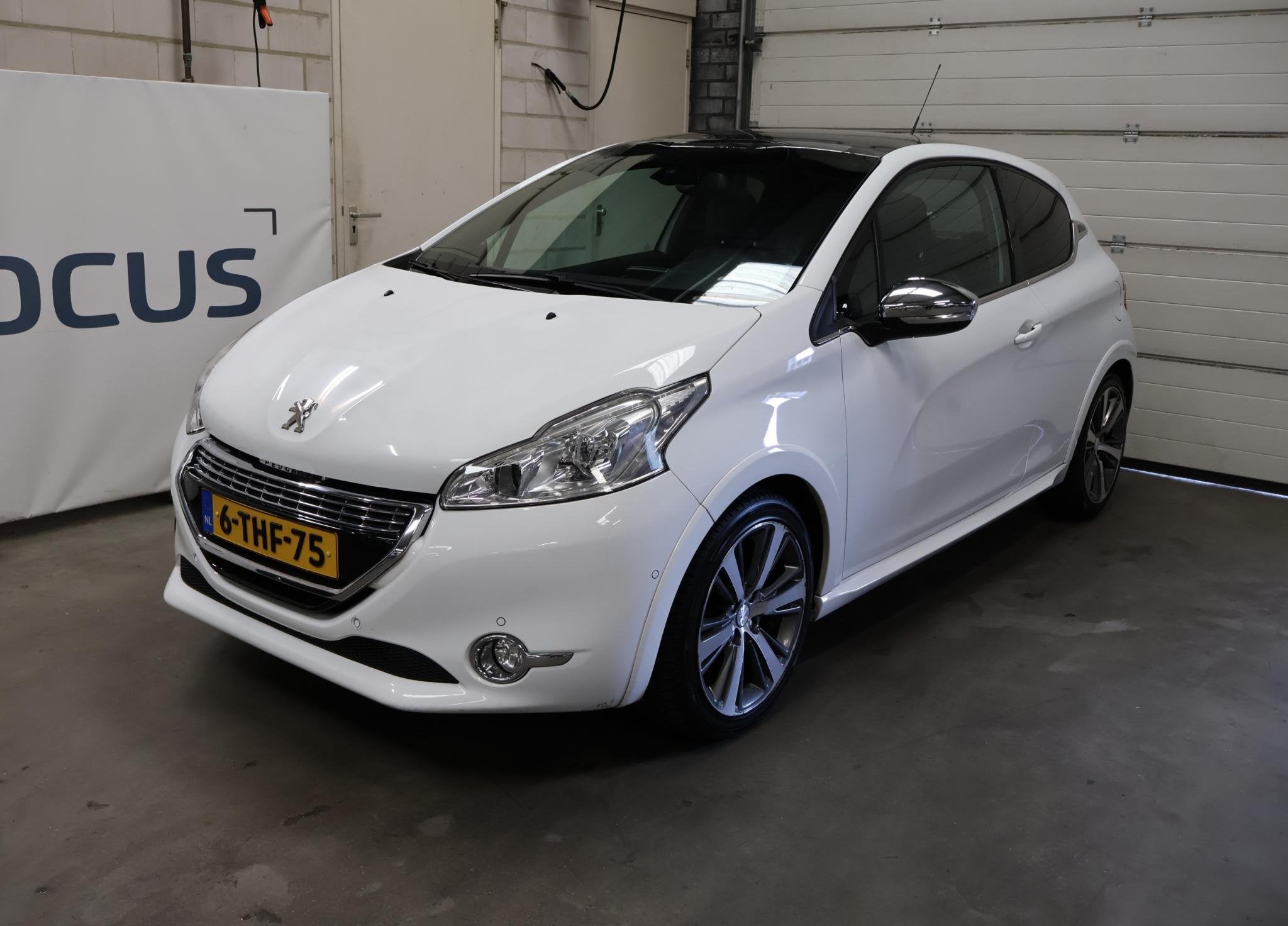 Peugeot 208 1.6 VTi XY NAP 3e eigenaar Navi Leder Pano PDC A, Voorwielaandrijving, Euro 5, Gebruikt, 4 cilinders