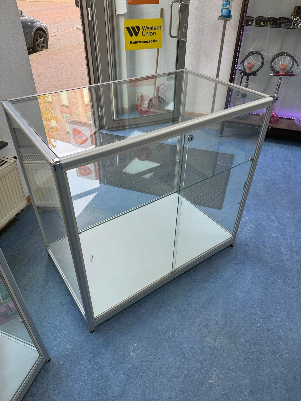 2x Glazen vitrinekast met slot - Ideaal voor winkel, Ophalen, 75 cm of meer, 50 tot 100 cm, Glas