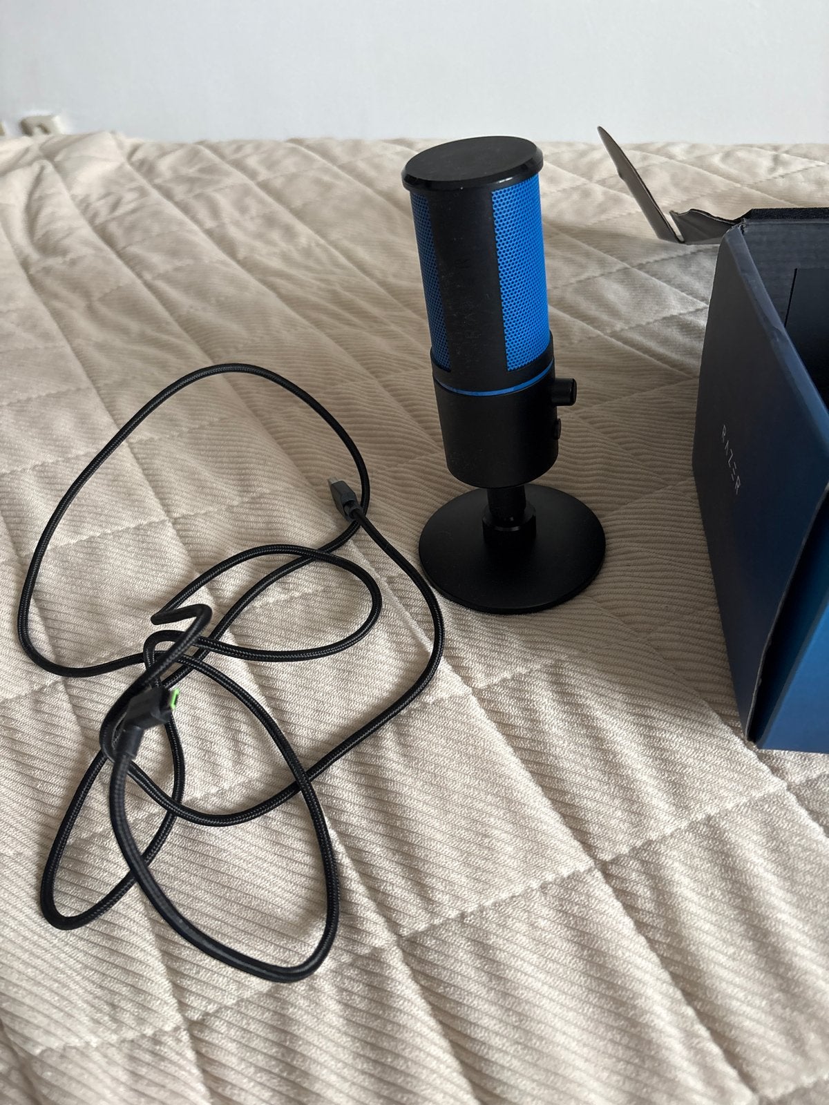 Razer Seiren X USB-condensatormicrofoon (PS4-editie), Muziek en Instrumenten, Microfoons, Ophalen, Gebruikt, Studiomicrofoon