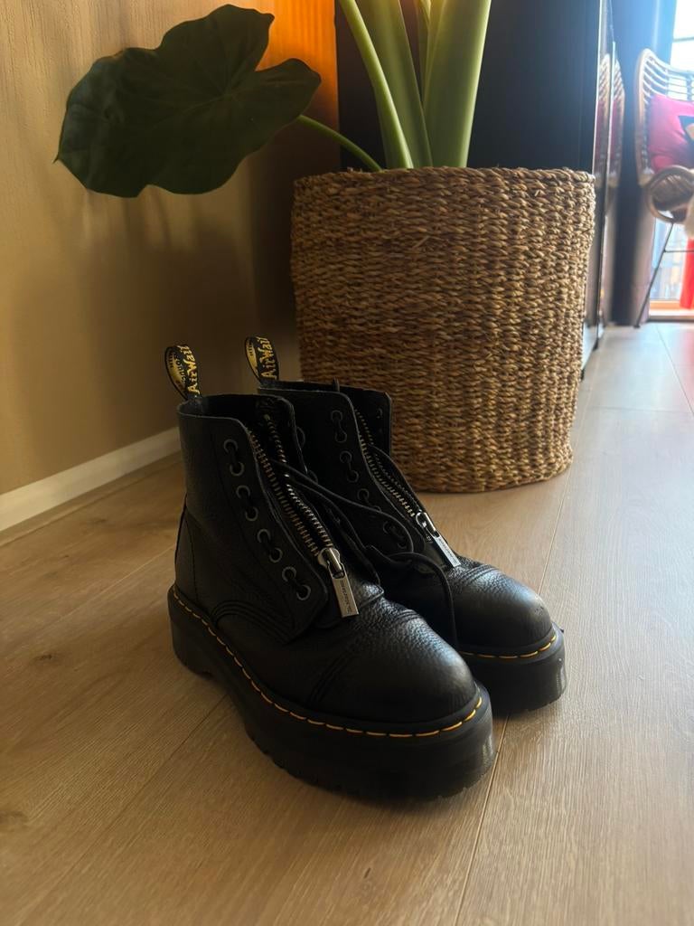 Dr. Martens Sinclair platform - 40, Ophalen of Verzenden, Zo goed als nieuw, Zwart