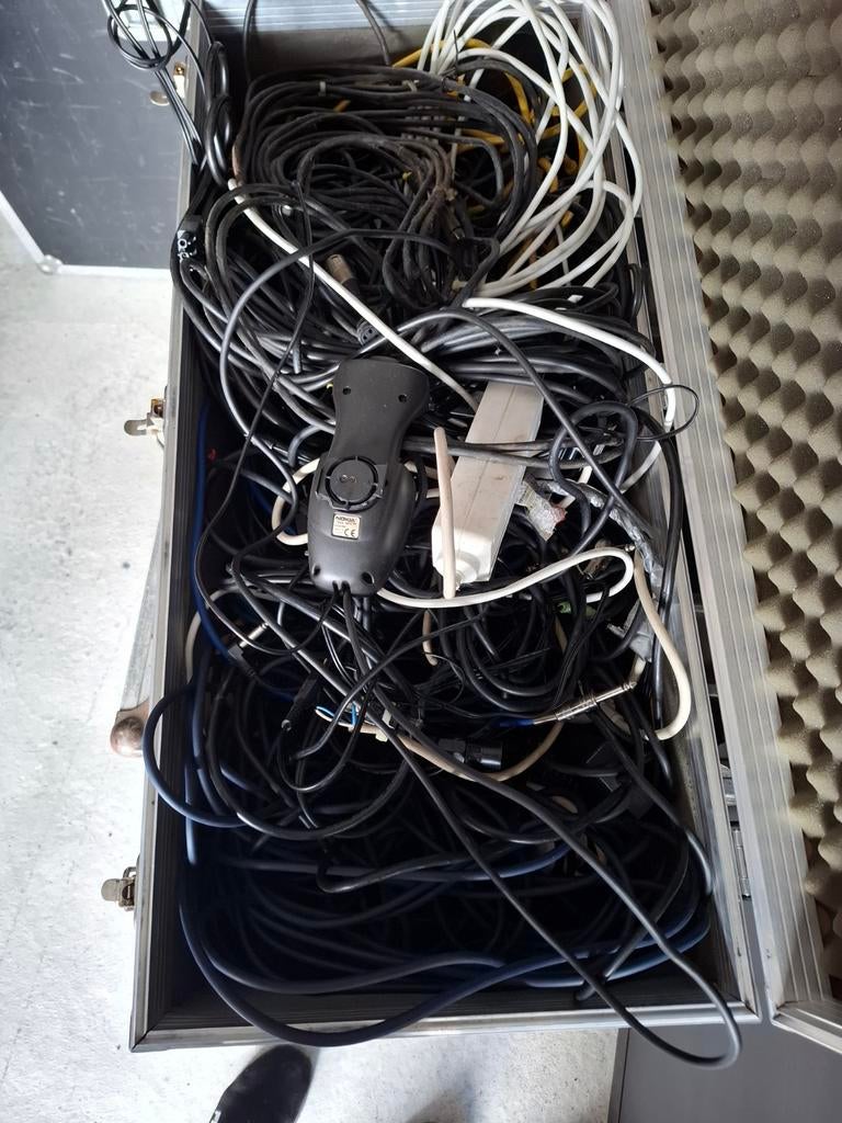 Kist met kabels, Ophalen of Verzenden, Gebruikt, Apparatuur