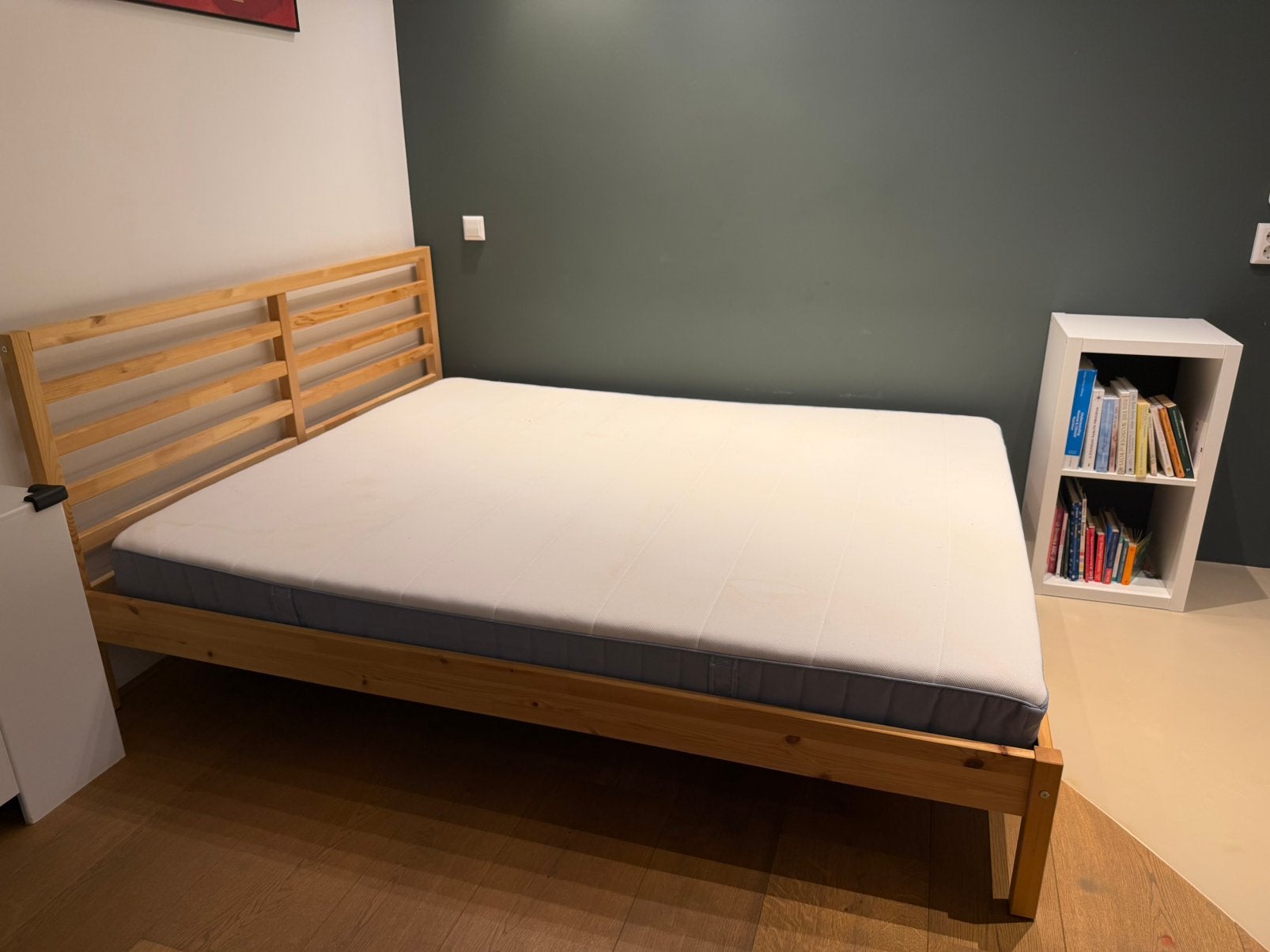IKEA TARVA Bedframe (160x200) + Matras – Uitstekende Staat!