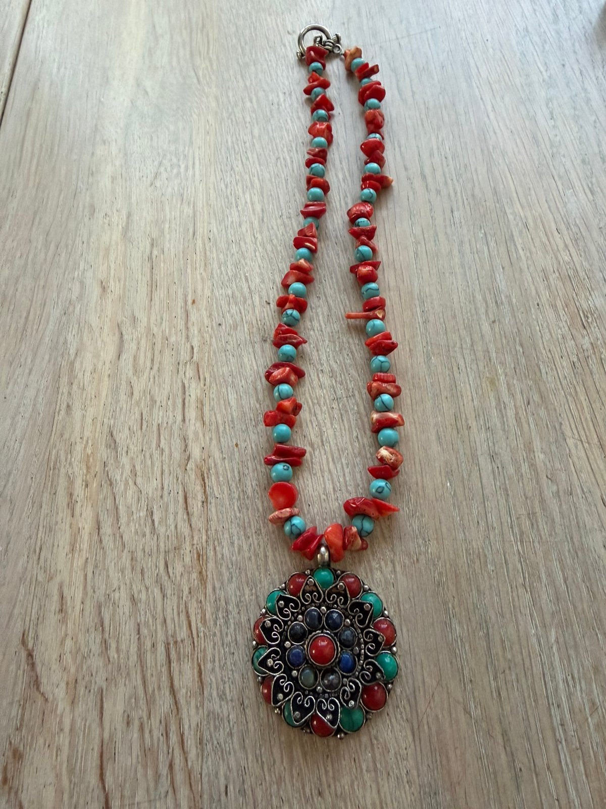Ketting met bamboe koraal en turquoise kralen, Sieraden, Tassen en Uiterlijk, Kettingen, Ophalen of Verzenden, Zo goed als nieuw