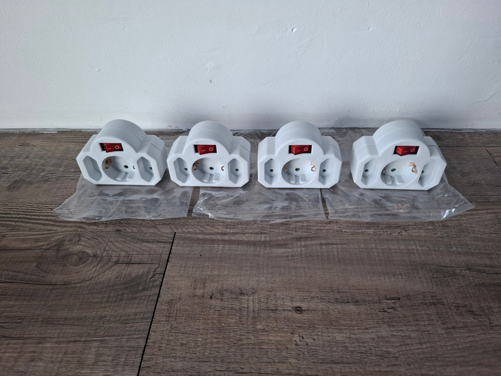 4x Stekkerdoos met schakelaar - Compleet nieuw, Ophalen of Verzenden, Nieuw, Stekkerdoos