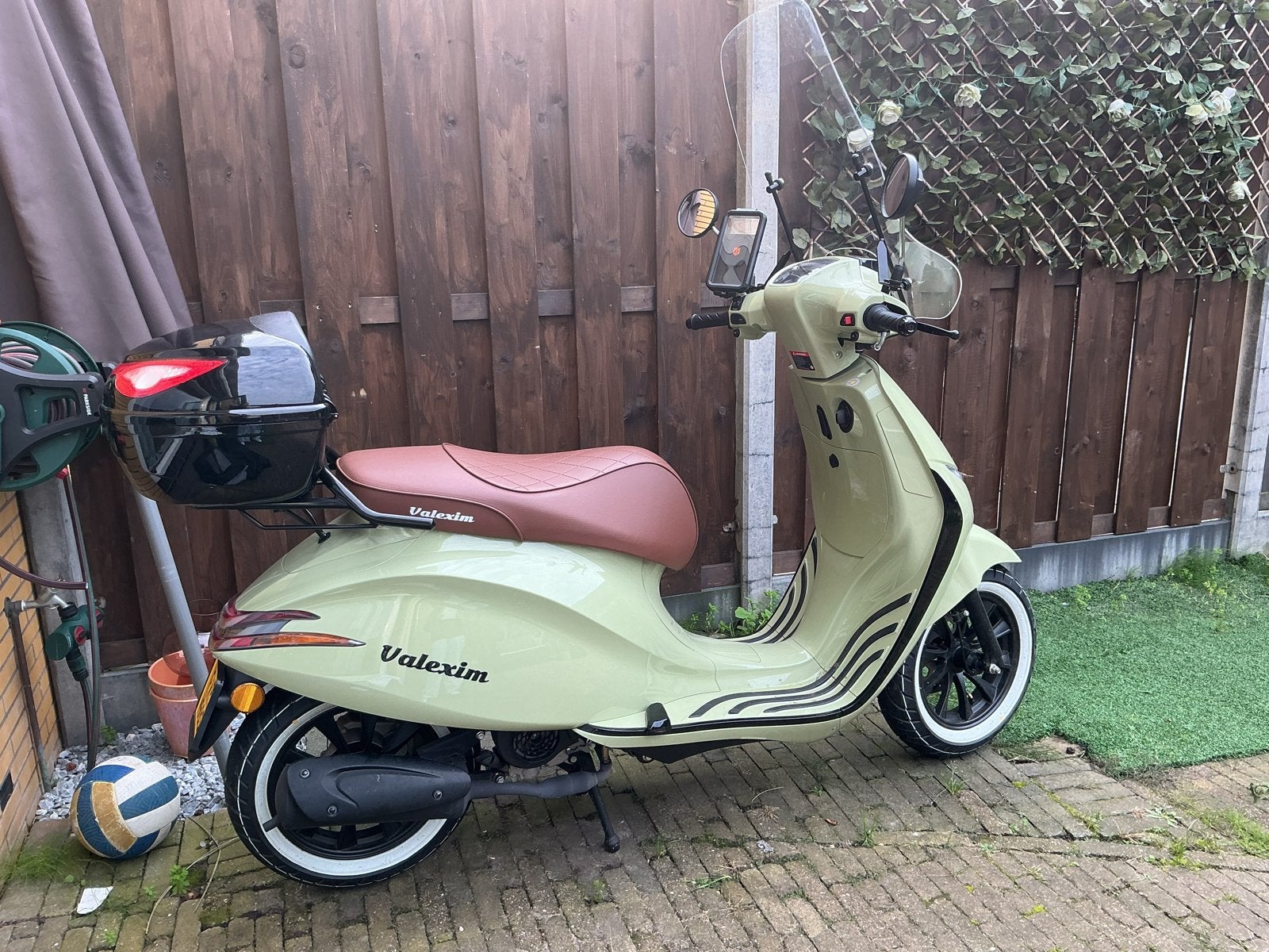 Valexim Scooter met accessoires - Zo goed als nieuw, Ophalen, Maximaal 45 km/u, Zo goed als nieuw, 50 cc