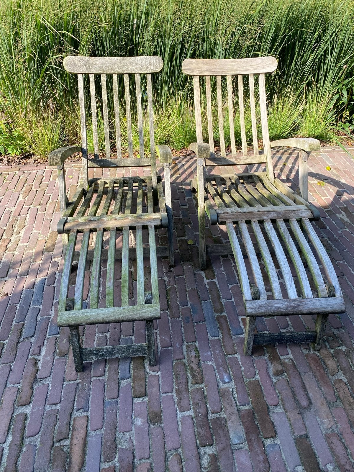 Twee teak houten ligstoelen met voetenbankjes, Tuin en Terras, Ophalen, Gebruikt, Teakhout