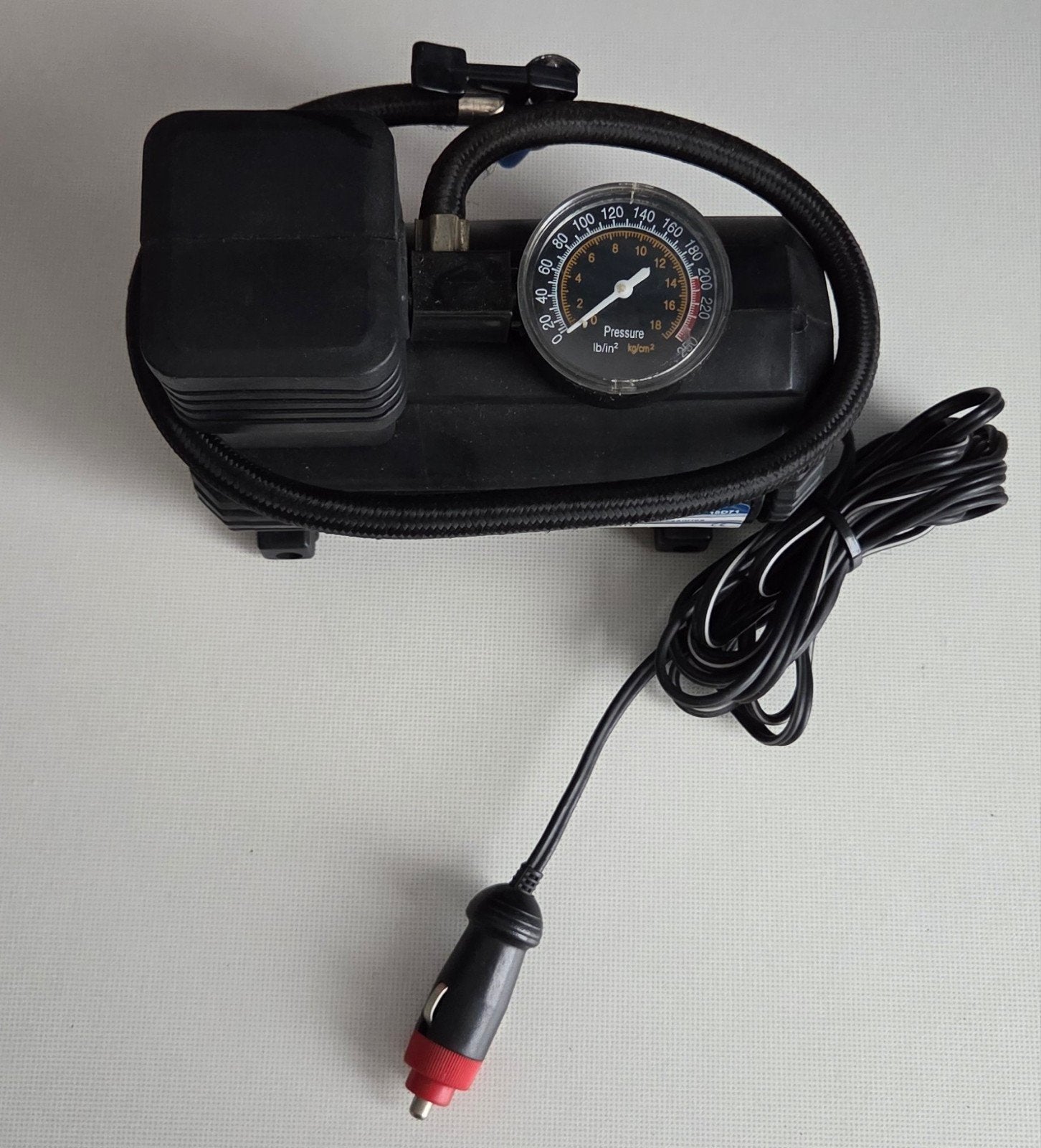 Luchtcompressor 12V voor auto - Zo goed als nieuw, Ophalen of Verzenden, Zo goed als nieuw