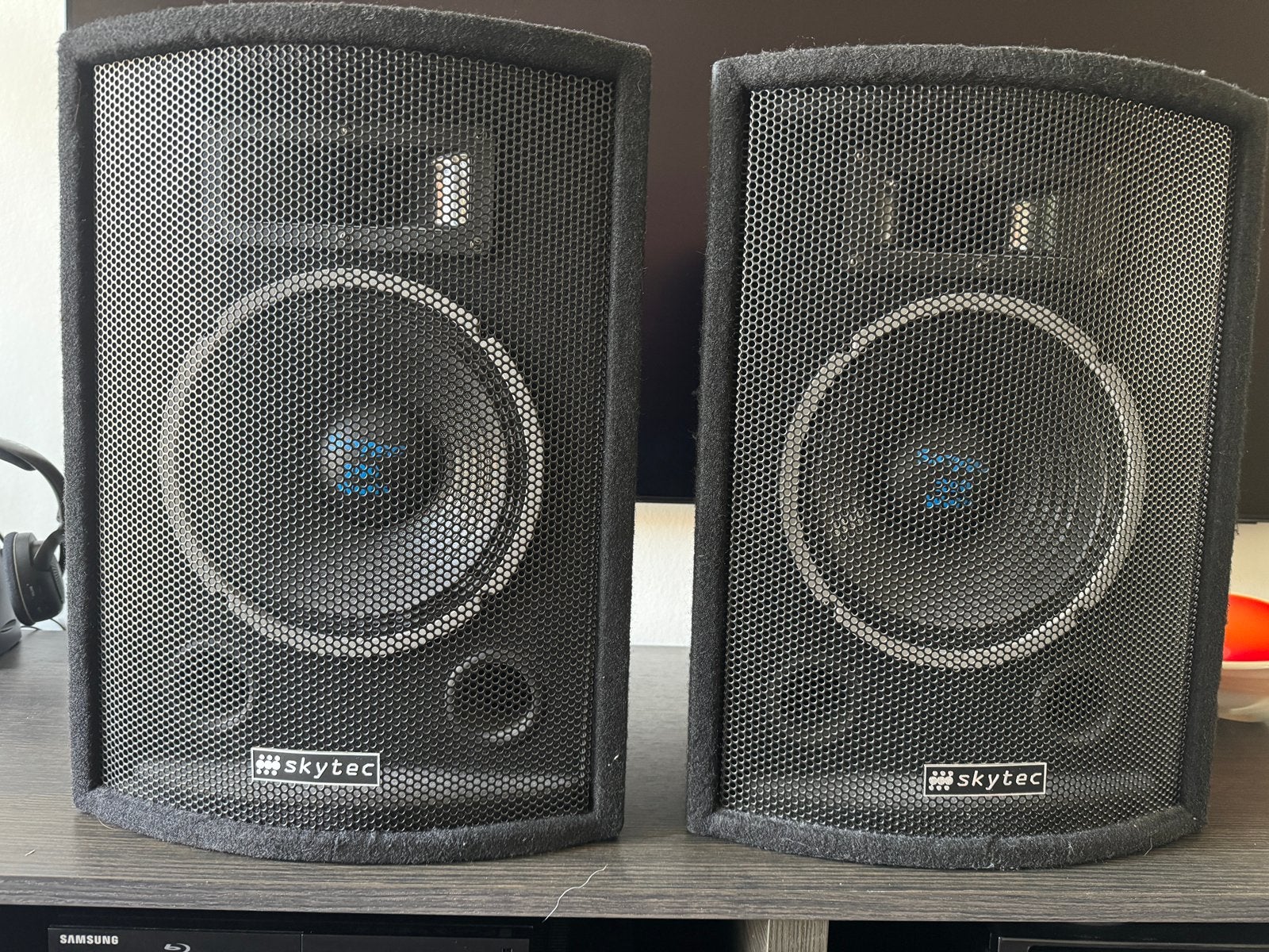 Sky Tec DJ luidsprekers 200 watt/stuk type Skytec 170 130, Zo goed als nieuw, 120 watt of meer, Front, Rear of Stereo speakers