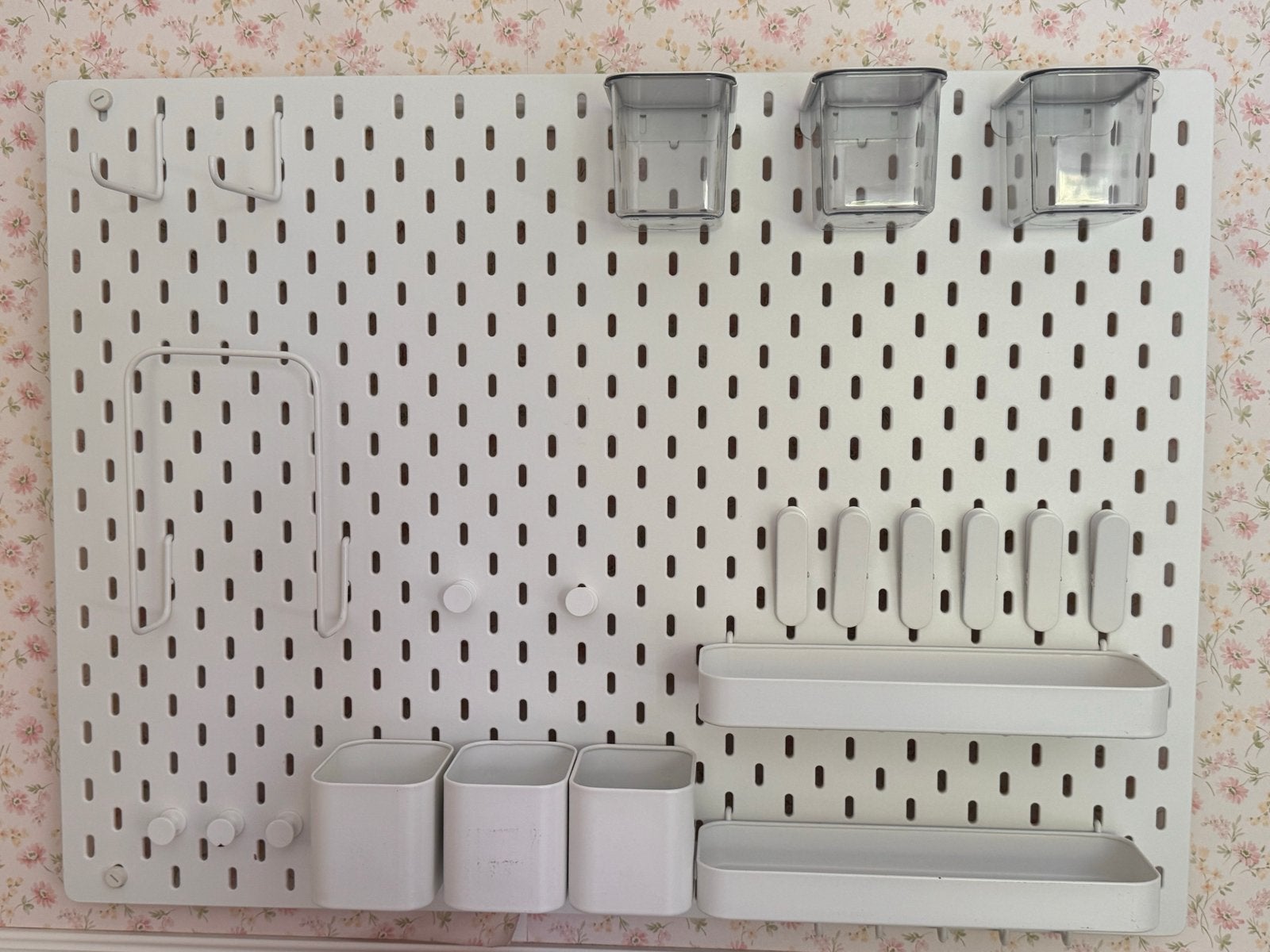 IKEA SKÅDIS Opbergbord met accessoires, Huis en Inrichting, Woonaccessoires | Overige, Ophalen, Zo goed als nieuw, Wit, Metaal