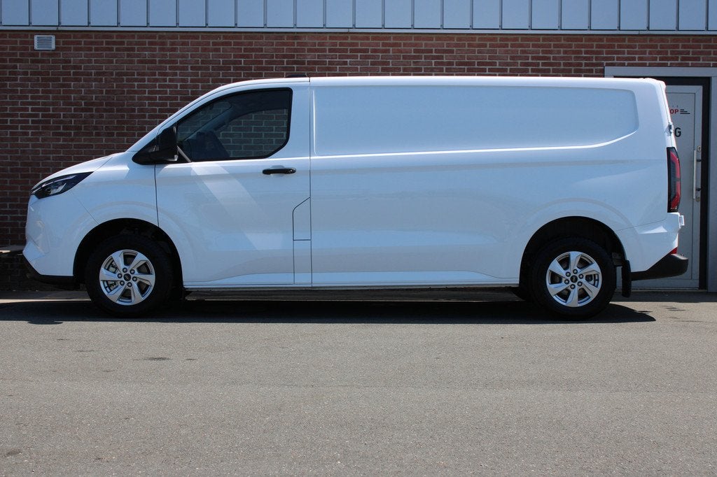 Ford E-Transit Cust. 340 L2H1 Trend 71 kWh |TREKHAAK|STUUR+S, Automaat, 12 maanden, Gebruikt, Zwart