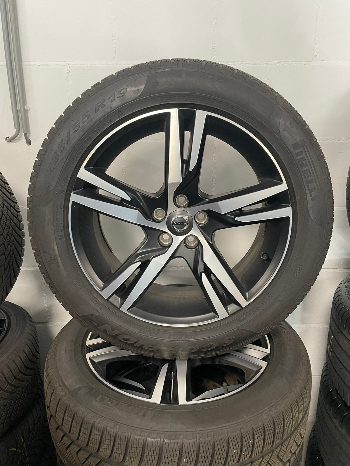 Originele Volvo XC60 19 inch velgen | Pirelli winterbanden, Auto diversen, Auto-accessoires, Ophalen, Zo goed als nieuw