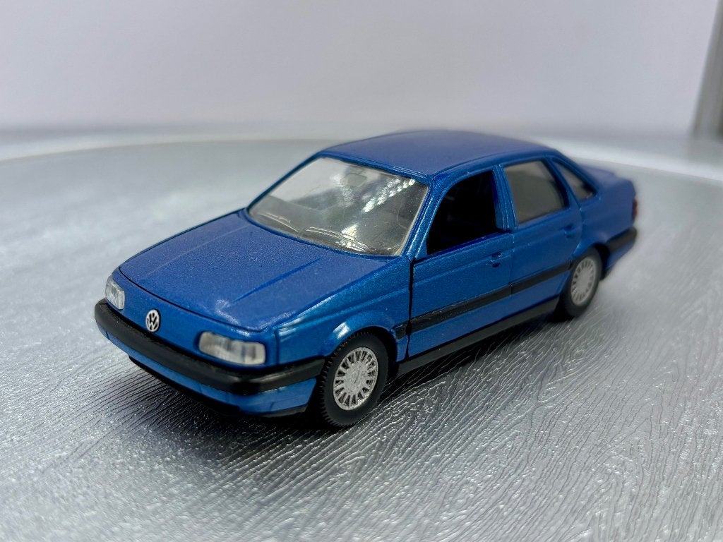 1:43 Volkswagen Passat, Hobby en Vrije tijd, Modelauto's | 1:43, Ophalen of Verzenden, Gebruikt, Auto, Overige merken