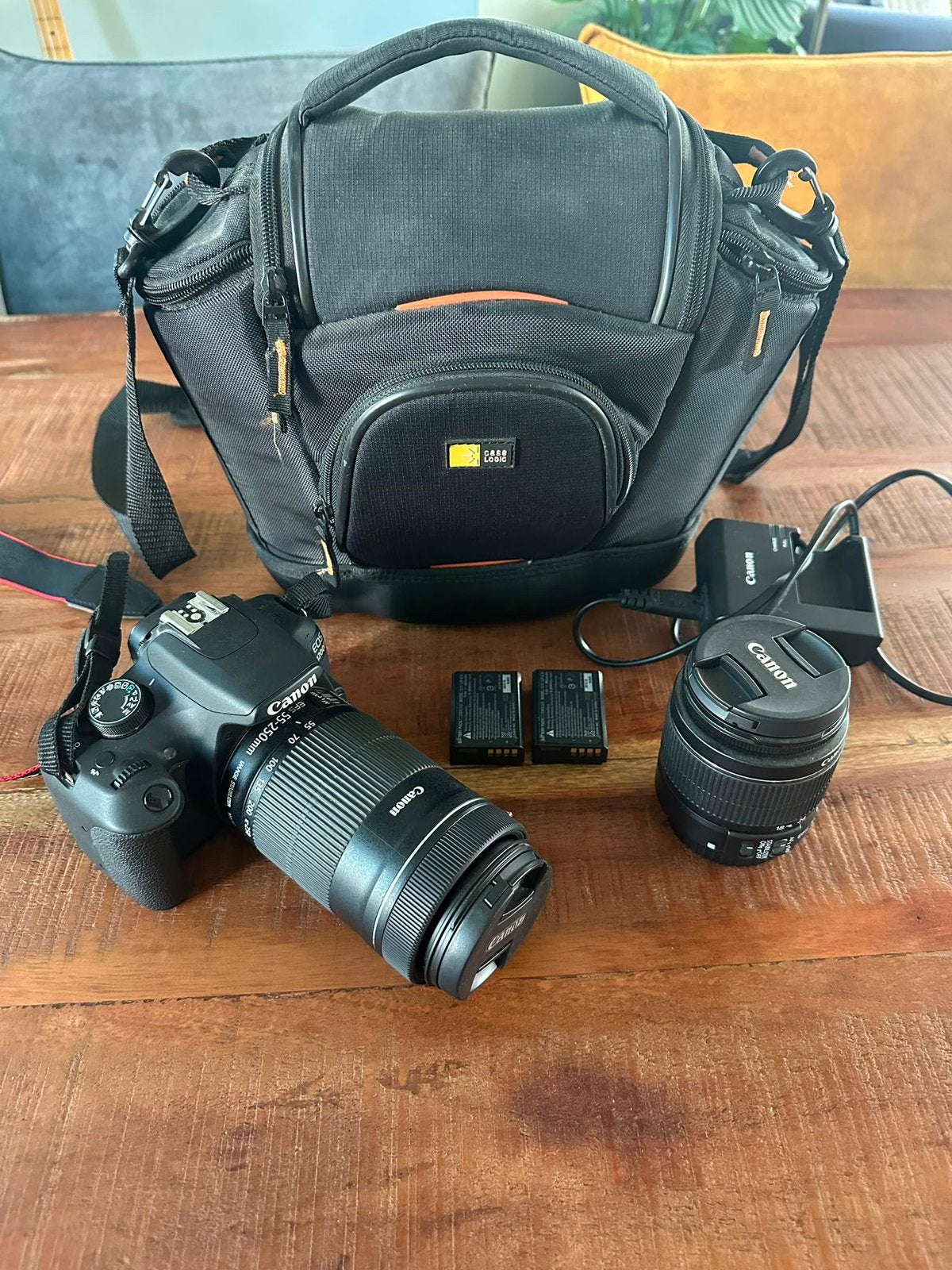 Complete Canon EOS 1200D Set (18-55mm + 55-250mm), Ophalen, Zo goed als nieuw, Canon, 8 keer of meer