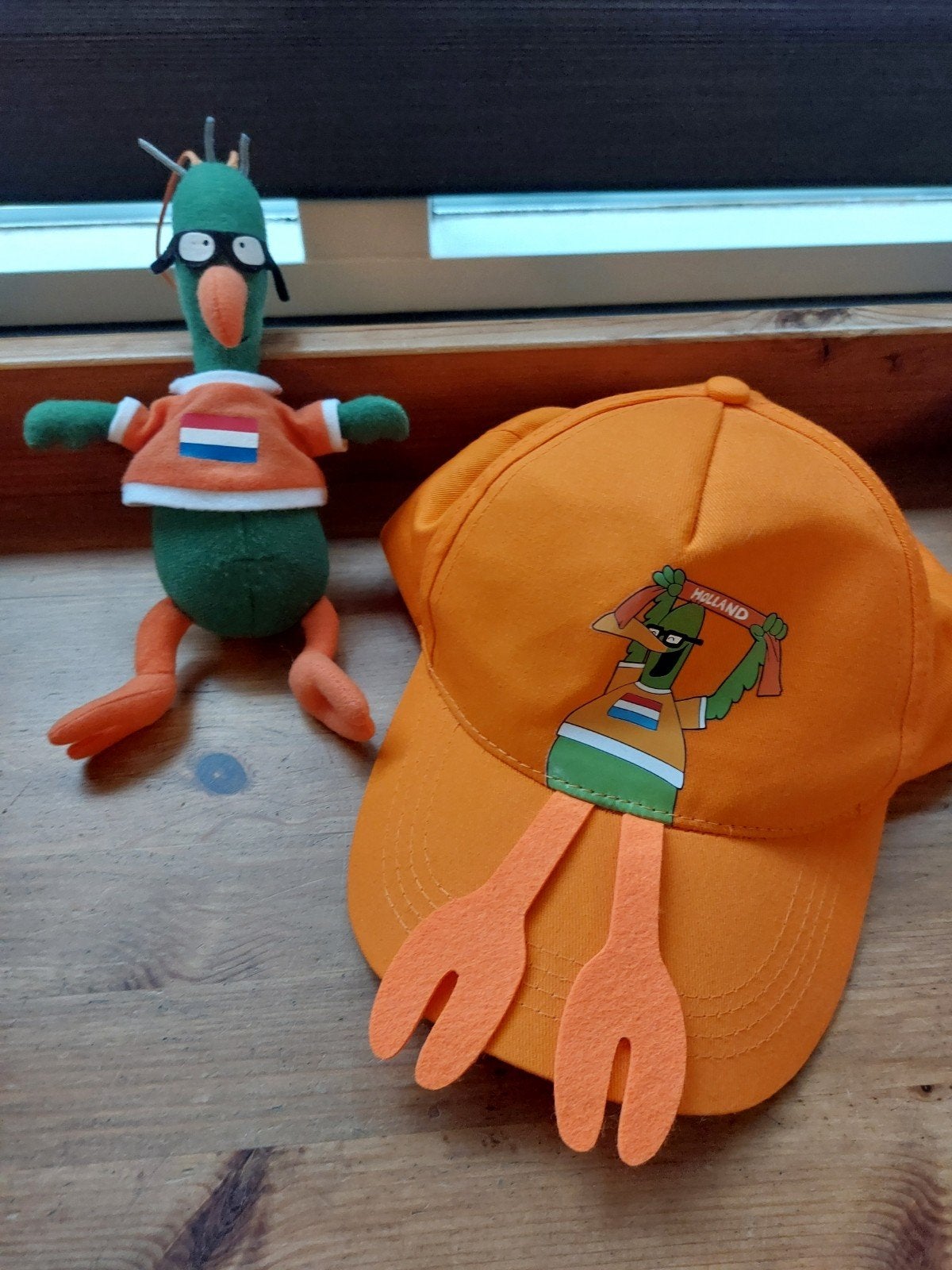 Gijpvogel knuffel met lachgeluiden + pet Rene van der gijp, Ophalen of Verzenden, Overige typen
