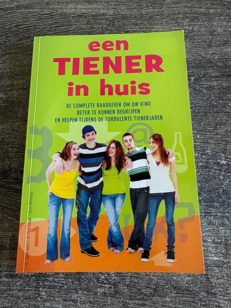 Een tiener in huis, Ophalen of Verzenden, Zo goed als nieuw