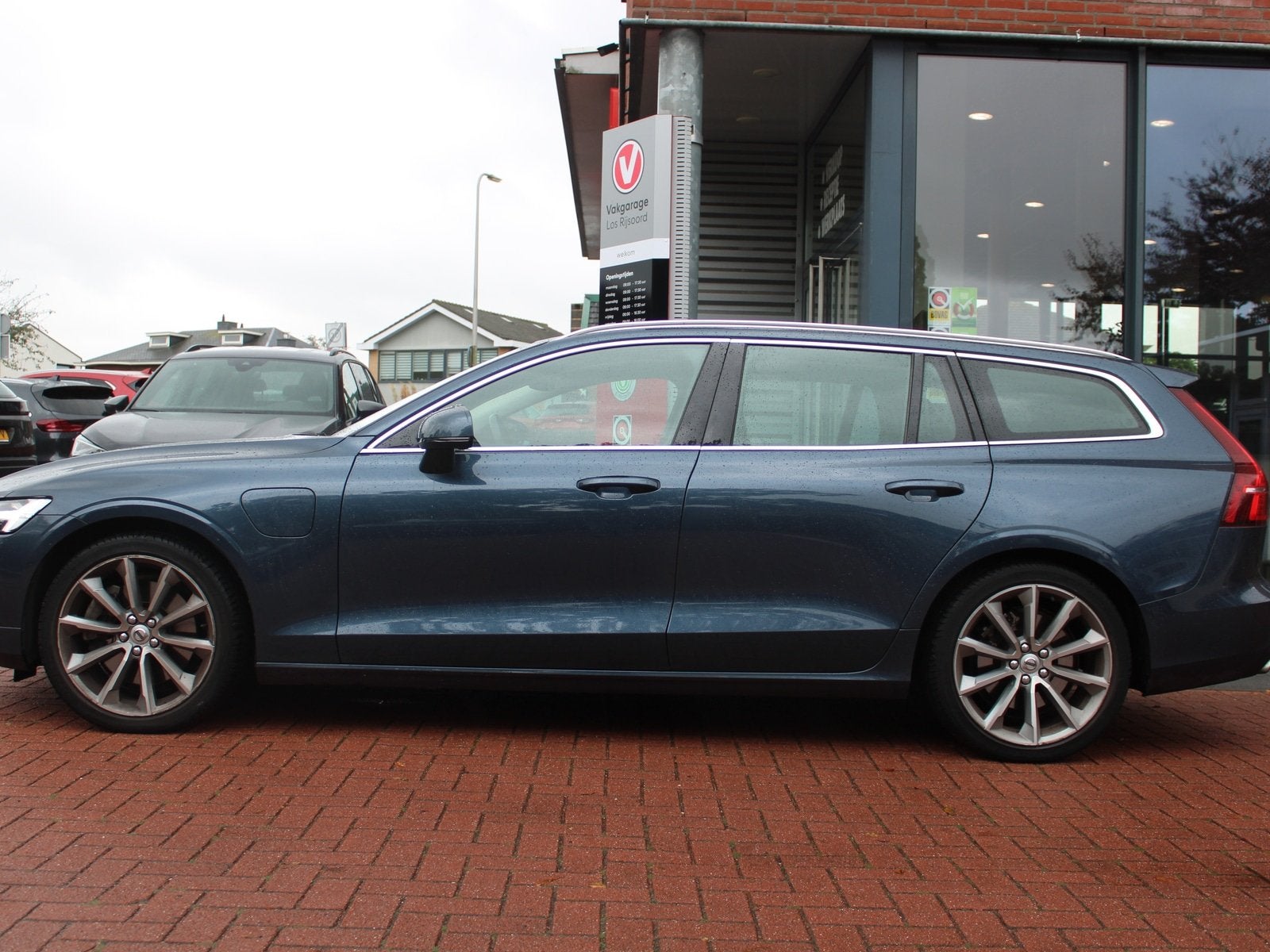 Volvo V60 T6 PHEV *Inscription* | Carplay | Camera | Cruise, Automaat, Stof, Gebruikt, Zwart