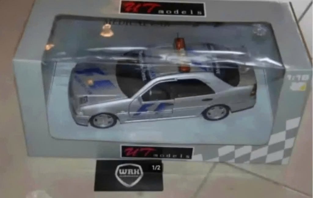 1:18 MERCEDES C36 AMG MEDICAL CAR UT models in box WRH, Hobby en Vrije tijd, Modelauto's | 1:18, Verzenden, Zo goed als nieuw