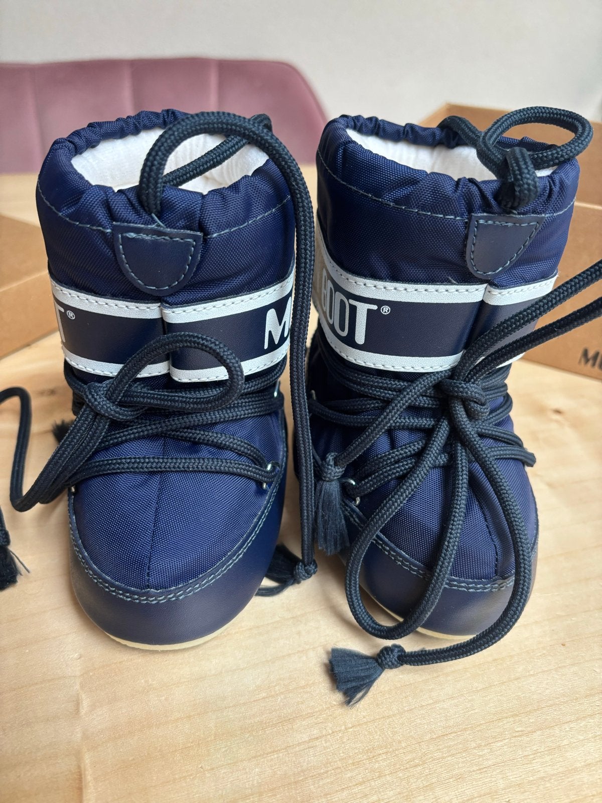 Moon Boot snowboots maat 19/22 - Zo goed als nieuw, Ophalen of Verzenden, Zo goed als nieuw, Jongen of Meisje, Laarzen