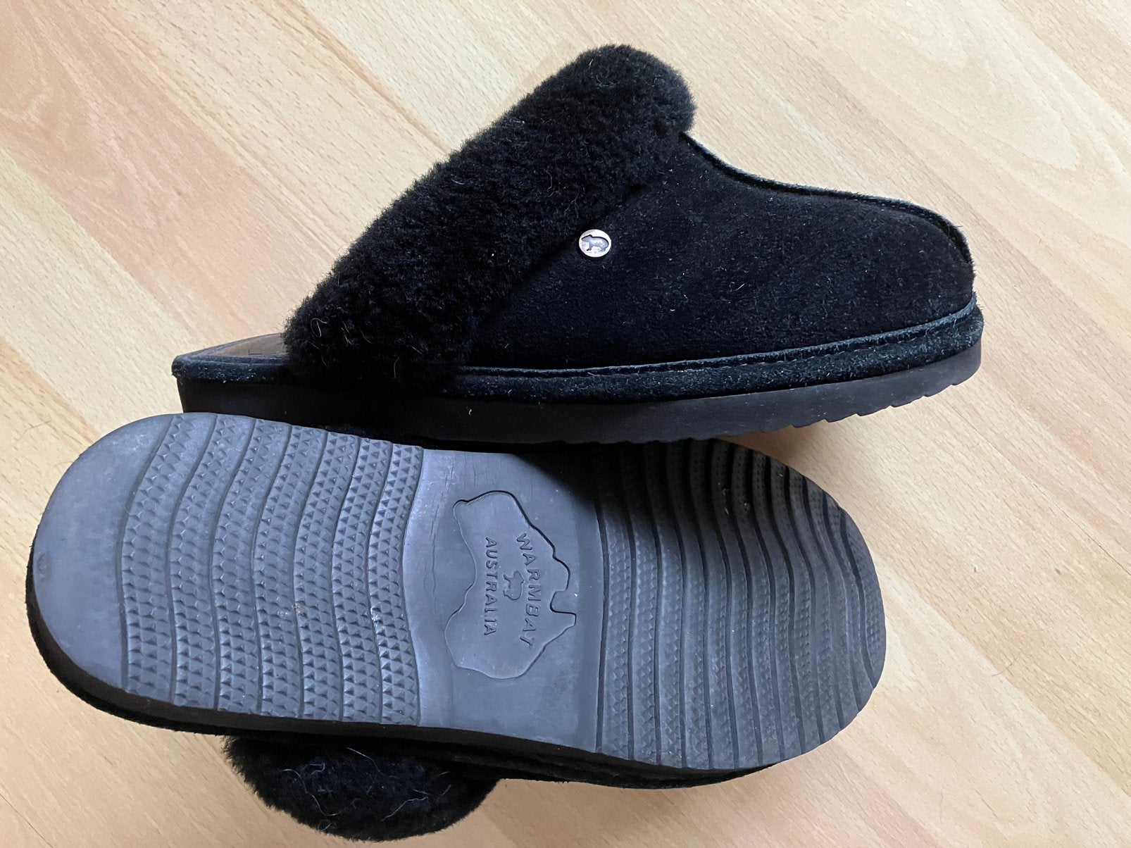 Warmbat Australia zwarte warm gevoerde pantoffels mt 40 izgs, Kleding | Dames, Zwart, Ophalen of Verzenden, Pantoffels of Sloffen