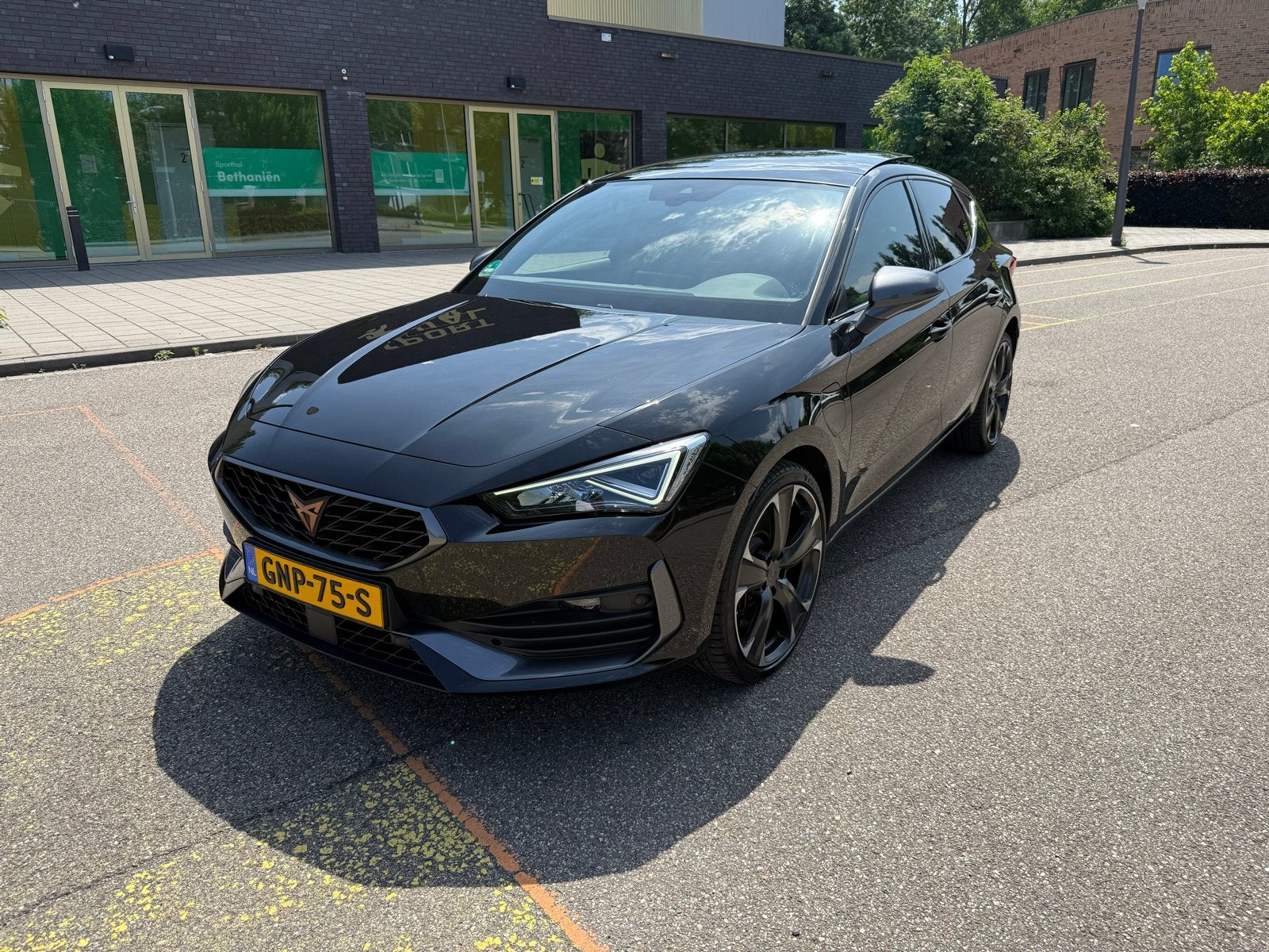 Cupra Leon 1.4 E-hybrid 245pk PANO BOMVOL Zwart, Auto's, Zwart, 4 cilinders, Leon, Zwart