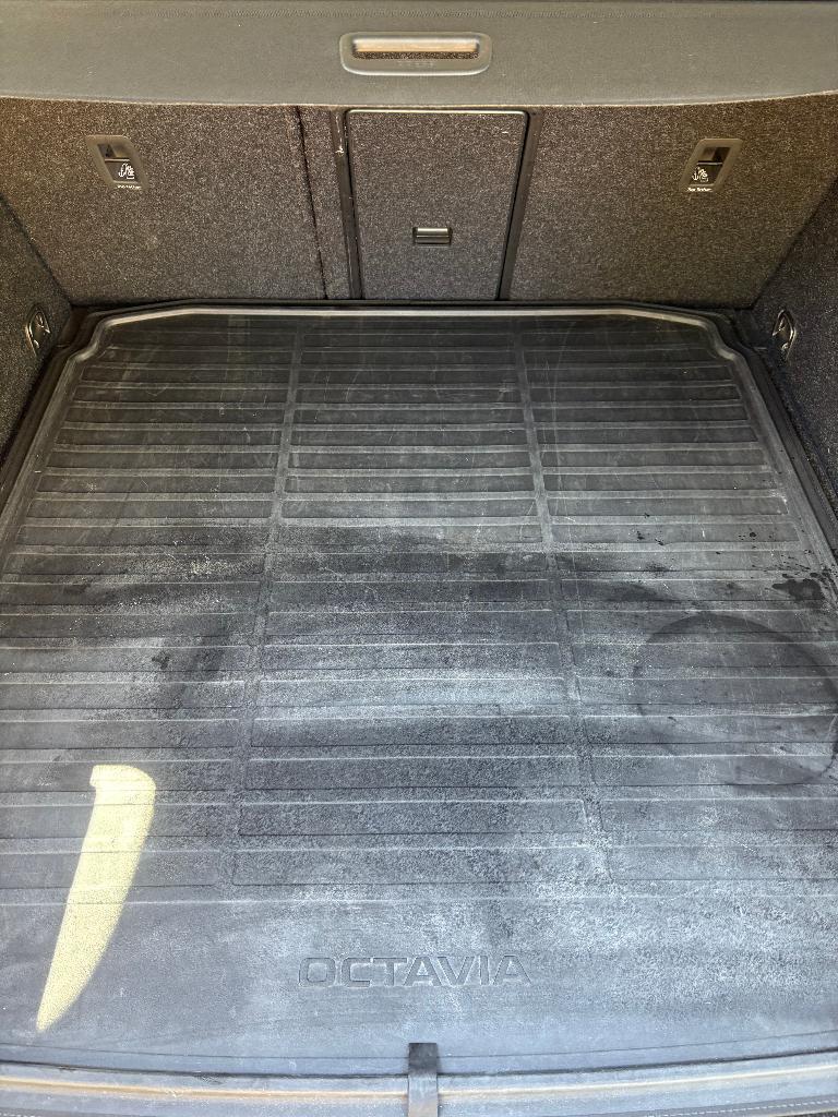 kofferbakmat Skoda Octavia 4 (2020), Auto diversen, Kofferbakmatten, Ophalen, Gebruikt