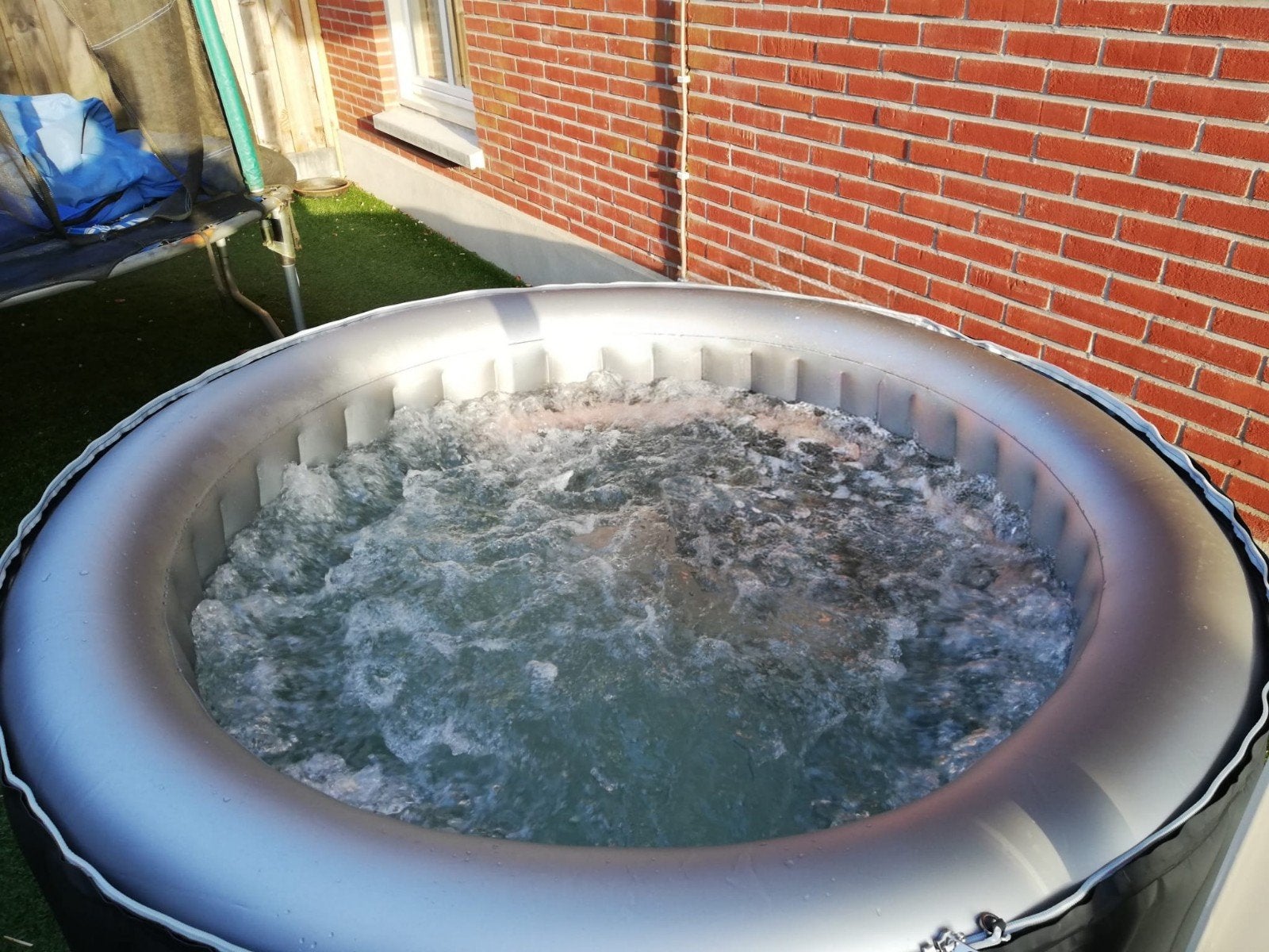 opblaasbare jacuzzi voor 4 personen, Tuin en Terras, Bubbelbaden en Hottubs, Ophalen, Gebruikt, Afdekzeil, Opblaasbaar