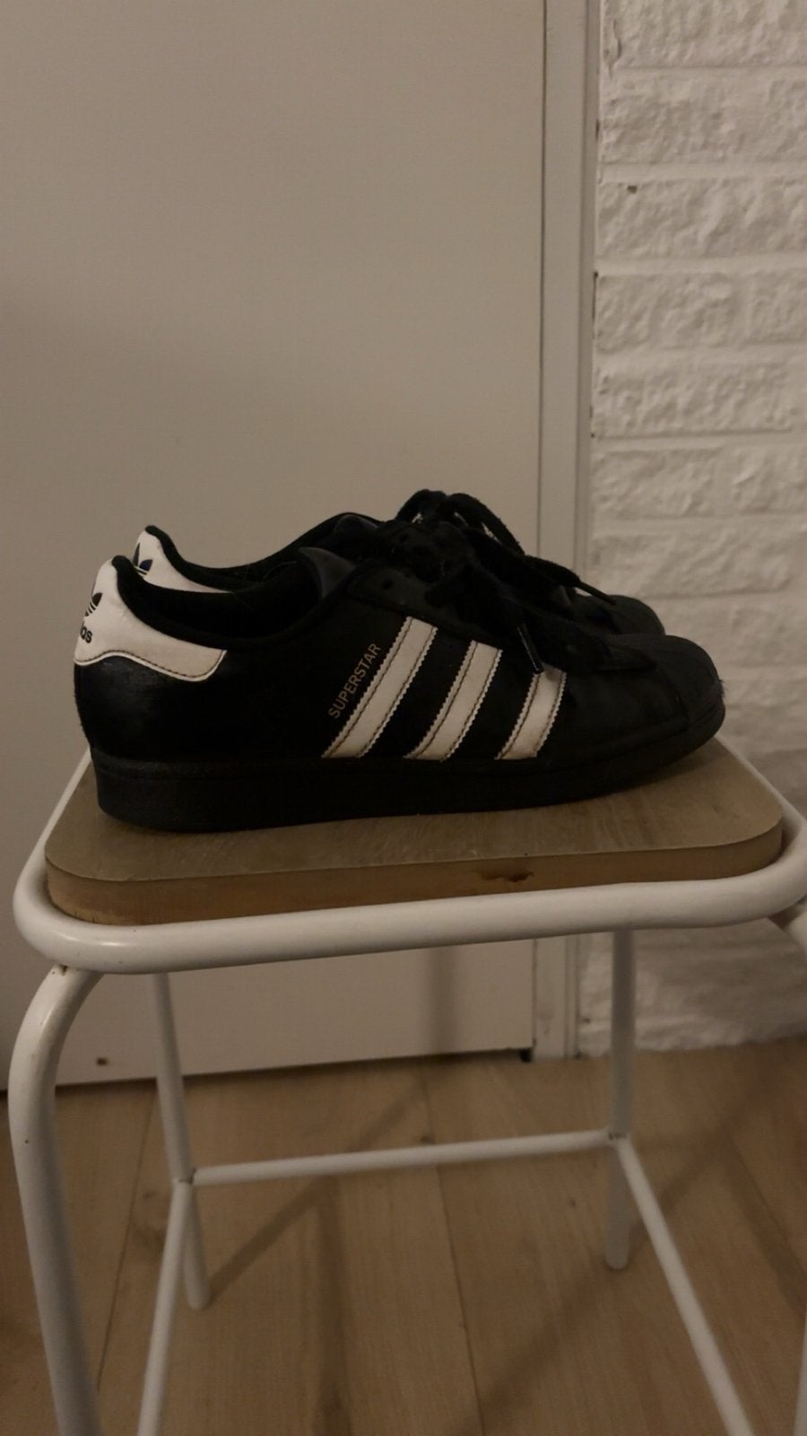 Zwarte Adidas superstar sneakers maat 39 - Licht gedragen, Ophalen of Verzenden, Gedragen, Zwart, Sneakers of Gympen