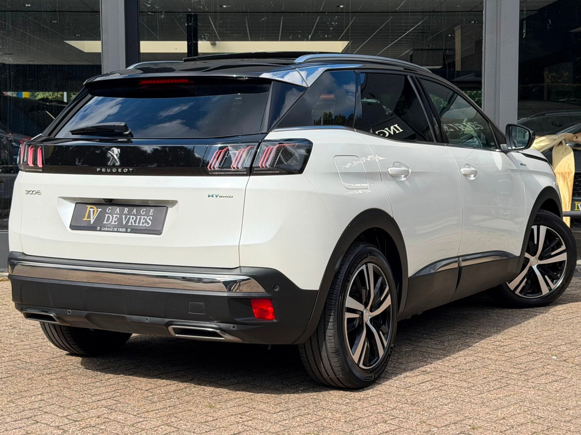 Peugeot 3008 1.6 HYbrid 225 GT Panoramadak ACC Lane Camera P, Auto's, Dealer onderhouden, Zwart, 4 cilinders, Leder en Stof