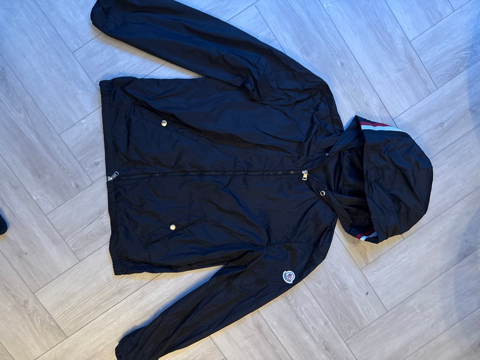 Moncler jas maat M, Ophalen of Verzenden, Zo goed als nieuw, Maat 48/50 (M), Zwart