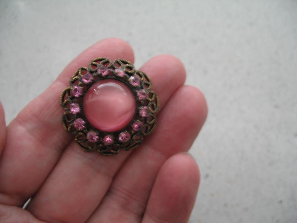 Victoriaanse Broche Goud/Bronskleur + Strass +Roze Cabochon, Sieraden, Tassen en Uiterlijk, Antieke sieraden, Ophalen of Verzenden