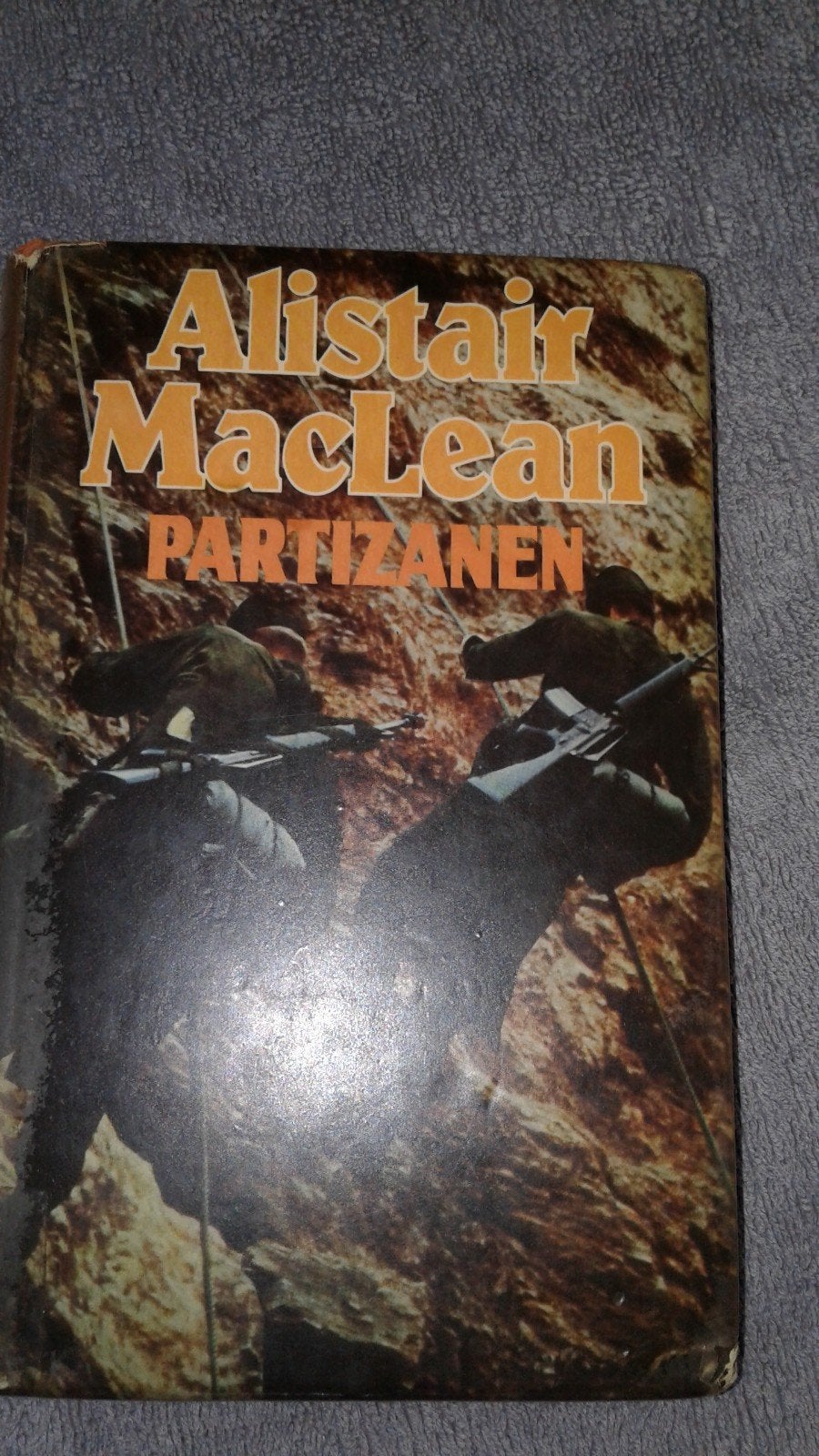 alistair maclean / partizanen, Boeken, Ophalen, Tweede Wereldoorlog, Gelezen, Alistair maclean