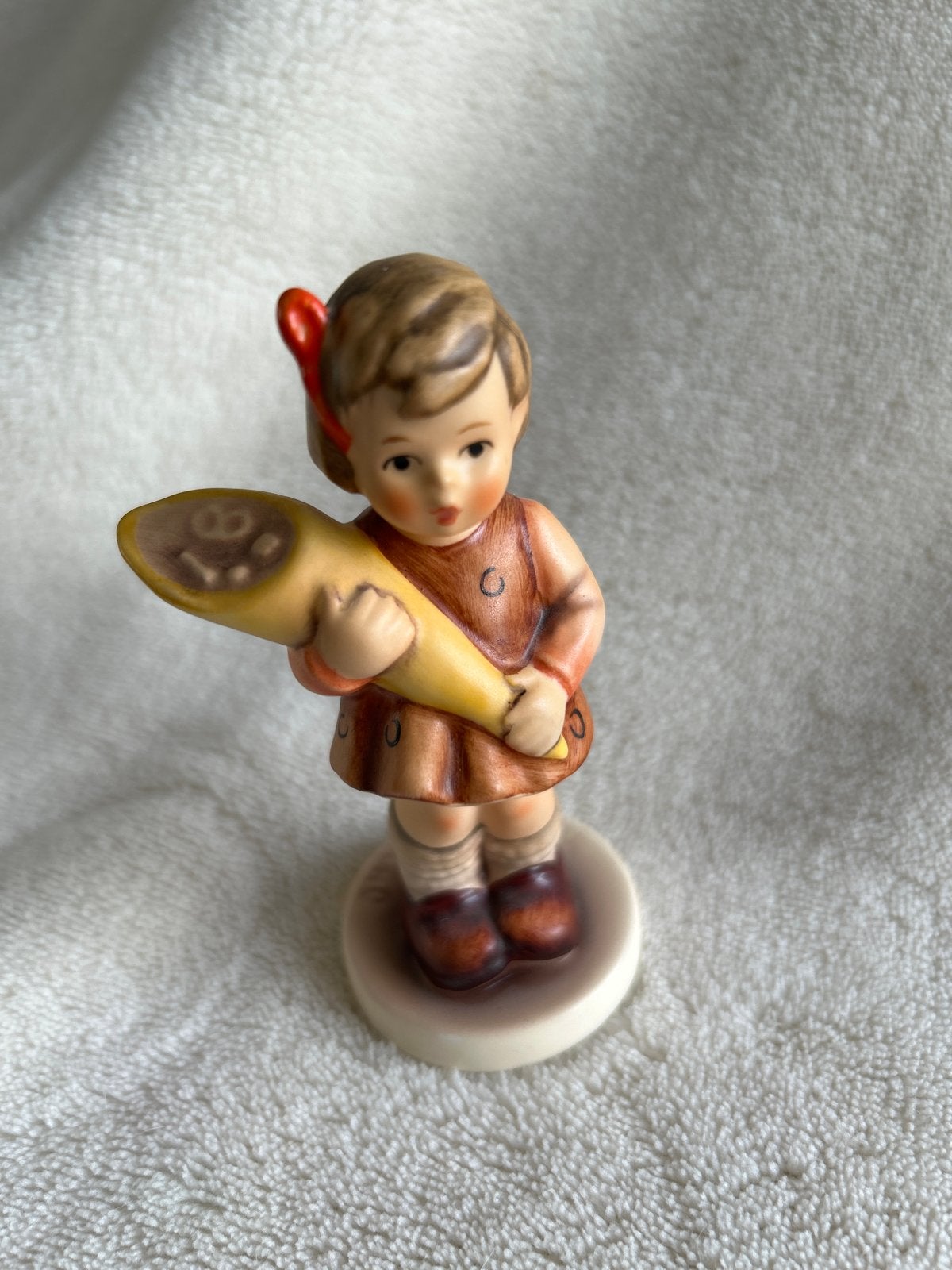 Goebel Hummel Club Beeldje - Meisje met Lepel, Ophalen of Verzenden, Zo goed als nieuw