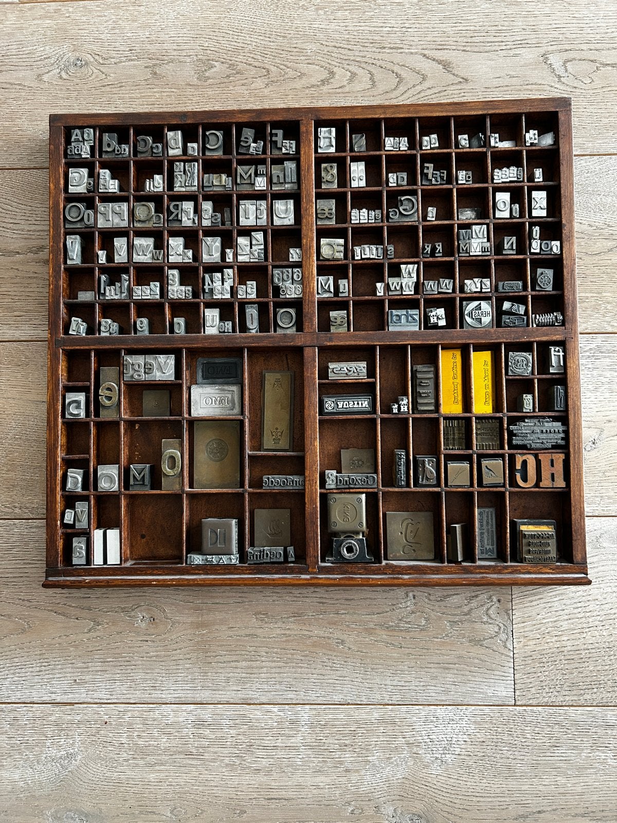 Originele letterbak met loden en houten letters en matrijzen, Antiek en Kunst, Kunst | Litho's en Zeefdrukken, Ophalen