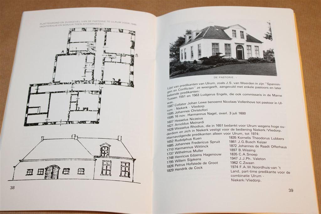 Kerken met een leeuw — Ulrum, Niekerk, Vierhuizen Gesigneerd, Boeken, Ophalen of Verzenden, Gelezen
