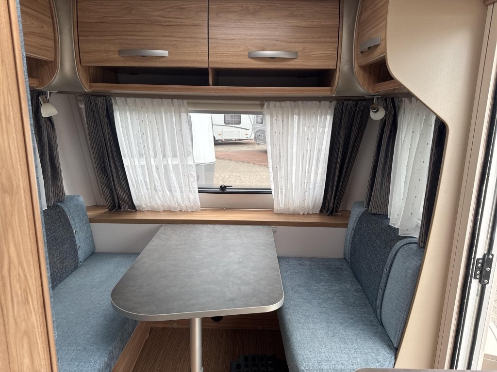 Eriba Nova Light 442 2024 mover/Verona luifel, Caravans en Kamperen, Caravans, Overige typen, Standaardzit, Schokbreker, Bedrijf