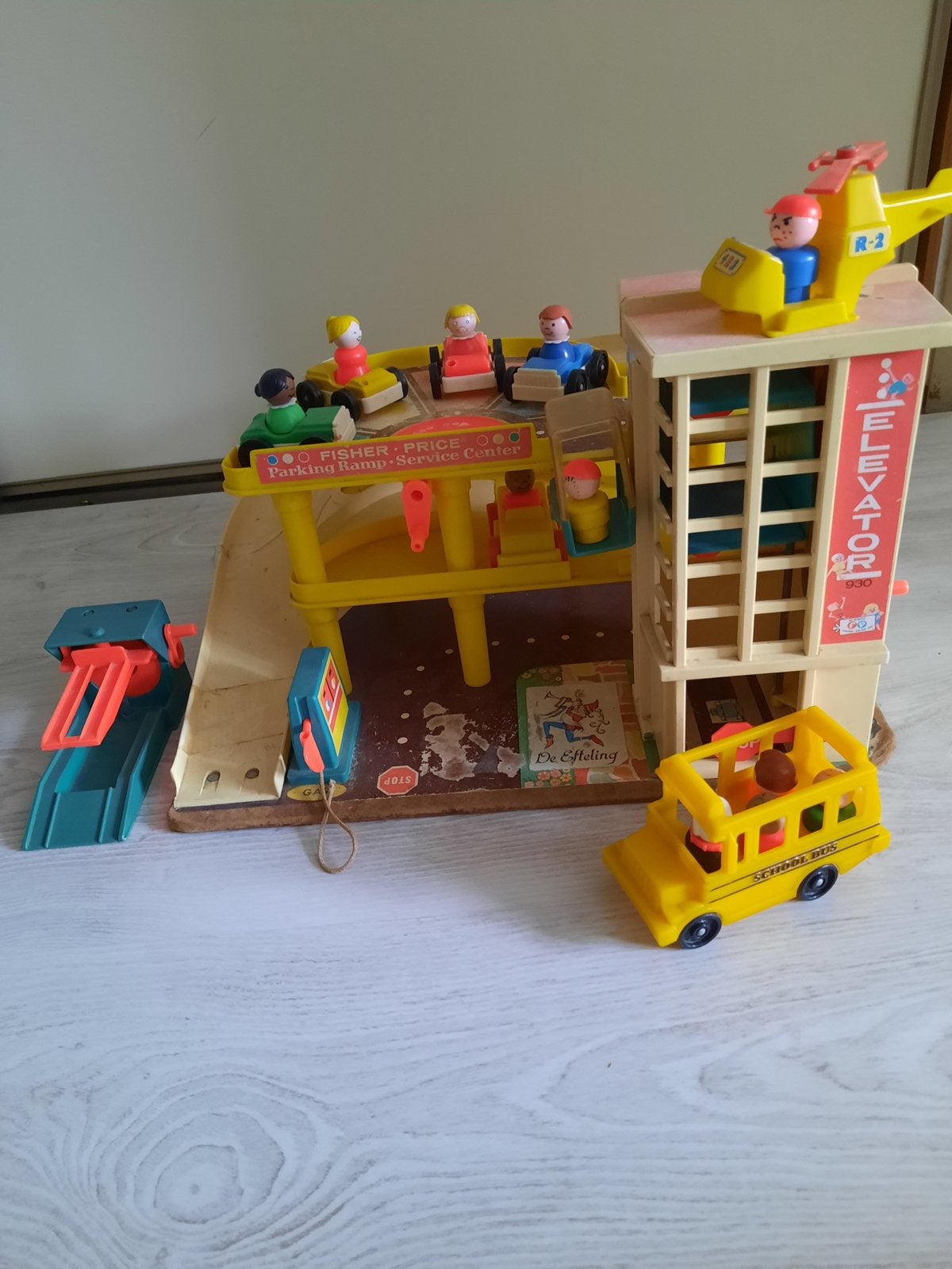 Fisher Price garage met extra auto’s, bus en poppetjes, Ophalen, Gebruikt, Overige typen