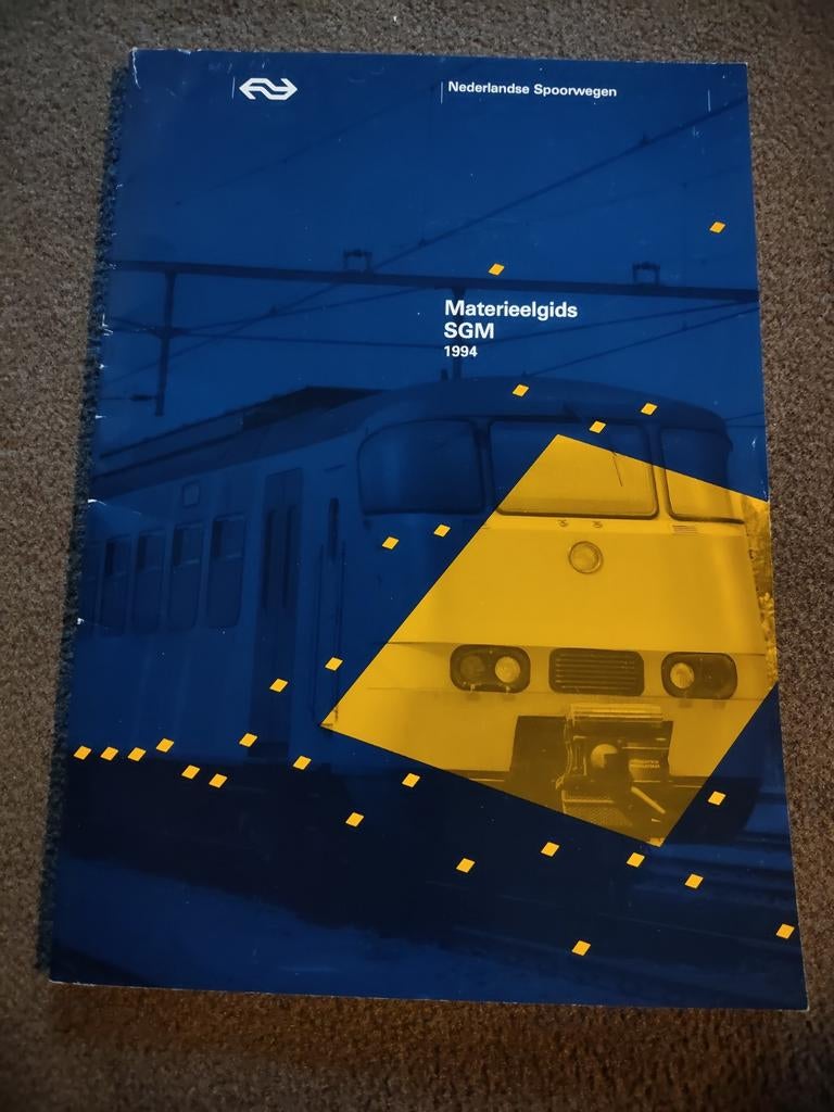 NS Spoorwegen Materieel gids SGM, Verzamelen, Spoorwegen en Tramwegen, Ophalen of Verzenden, Gebruikt, Trein, Overige typen