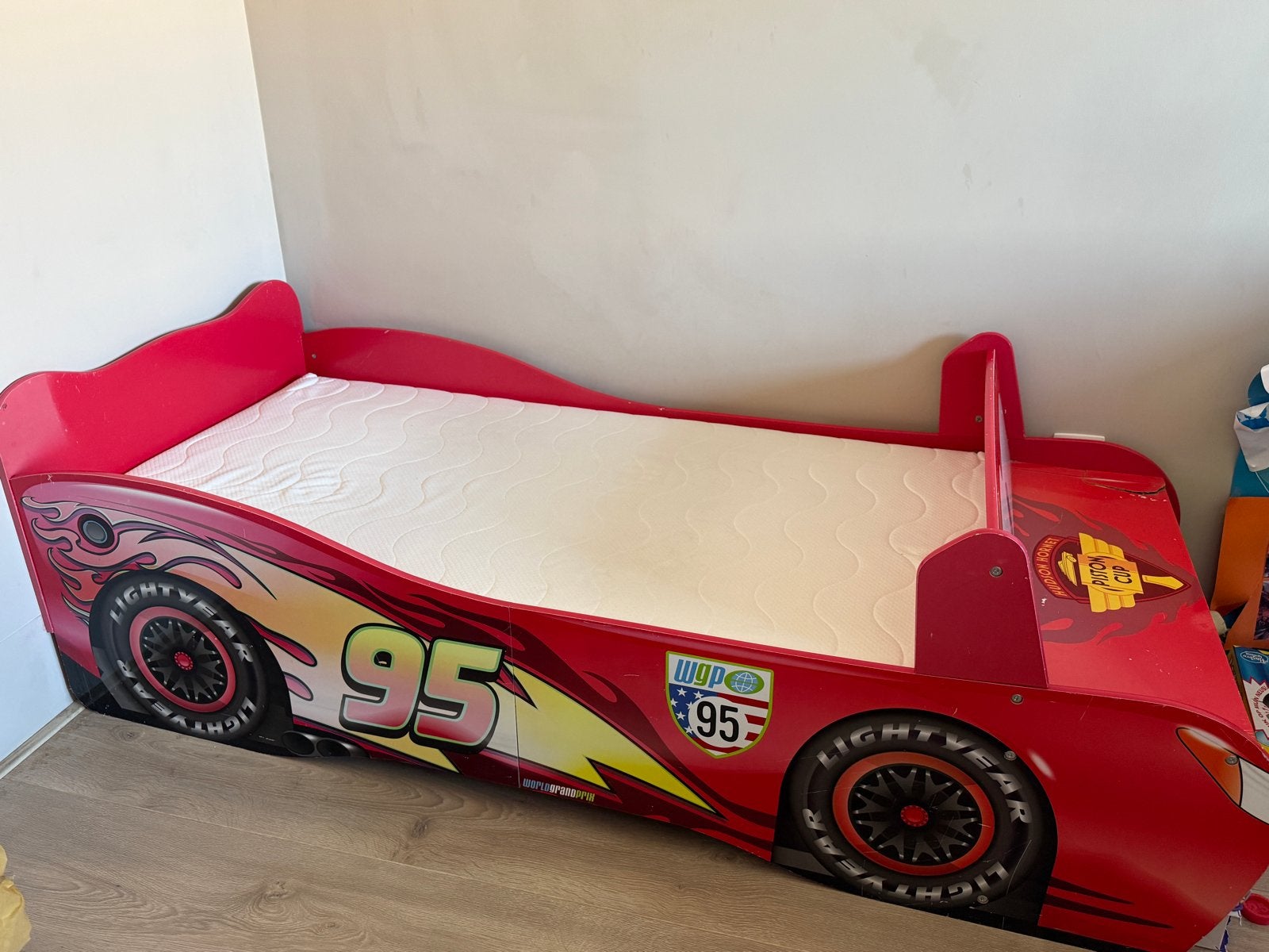 Cars kinderbed met matras - Bliksem McQueen autobed, Ophalen, Gebruikt, 70 tot 85 cm, Matras