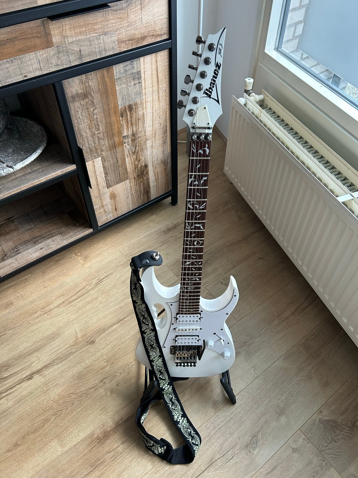 Ibanez JEMJR Steve Vai Signature Elektrische Gitaar Wit, Ophalen, Zo goed als nieuw, Solid body, Ibanez