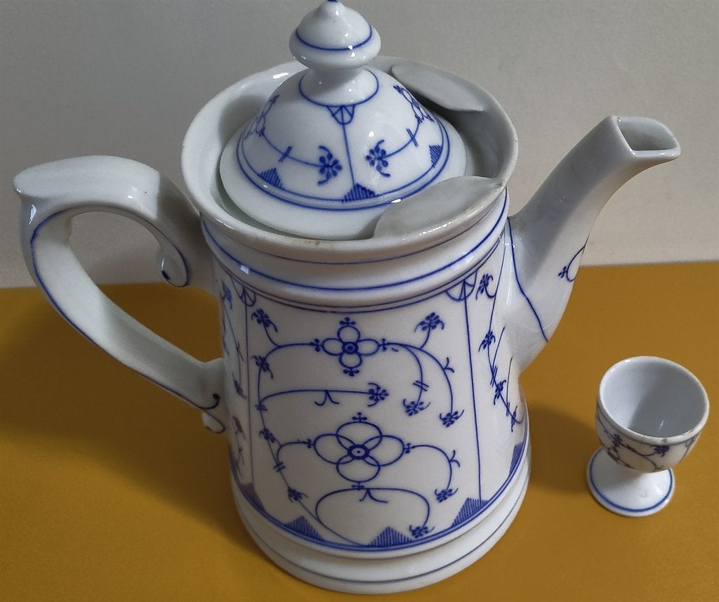 beiers porseleinen koffiepot eierdopje indian blue strohblum, Ophalen of Verzenden